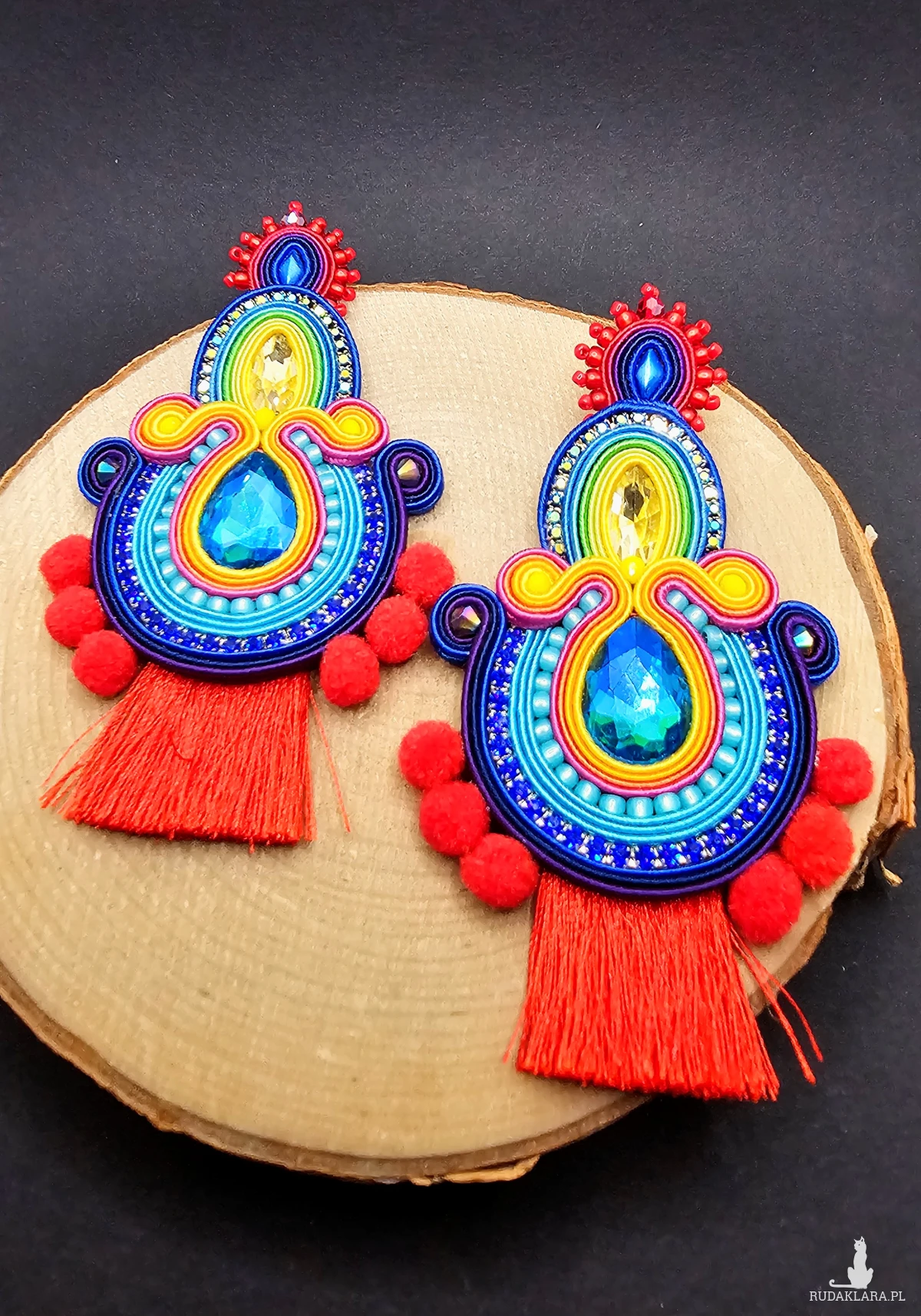 Tęczowe kolczyki sutasz z chwostami